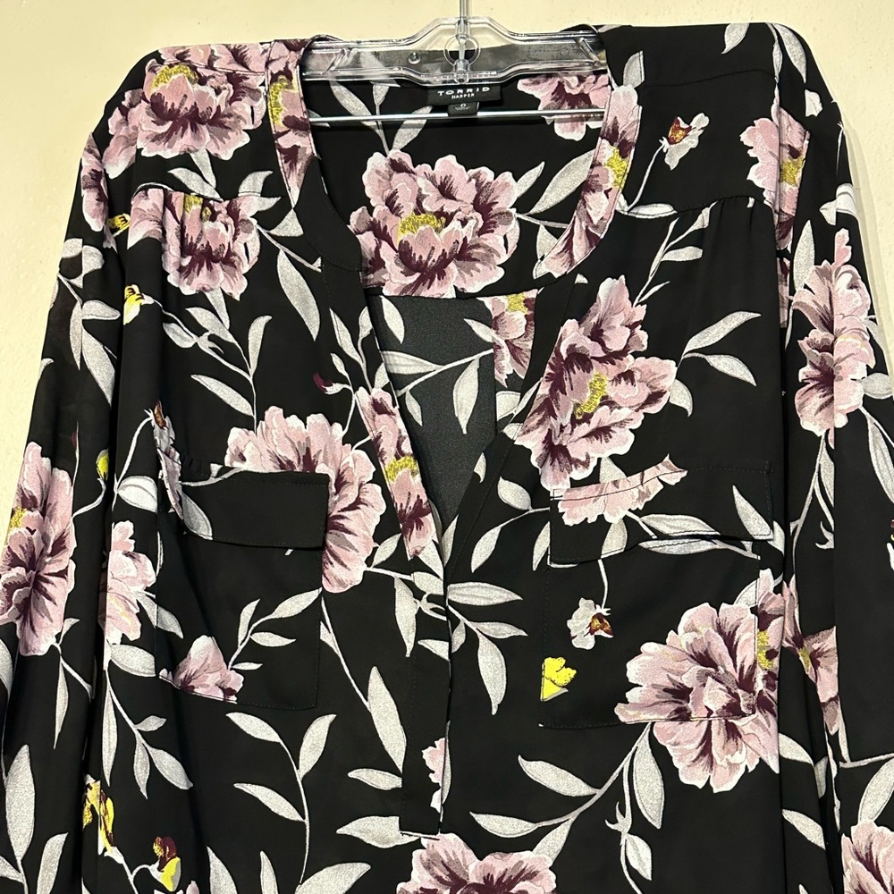 Torrid Goth Dark Tiki Harper Georgette Floral Pullover 3/4 Sleeve Top Black 0 - Picture 4 of 11